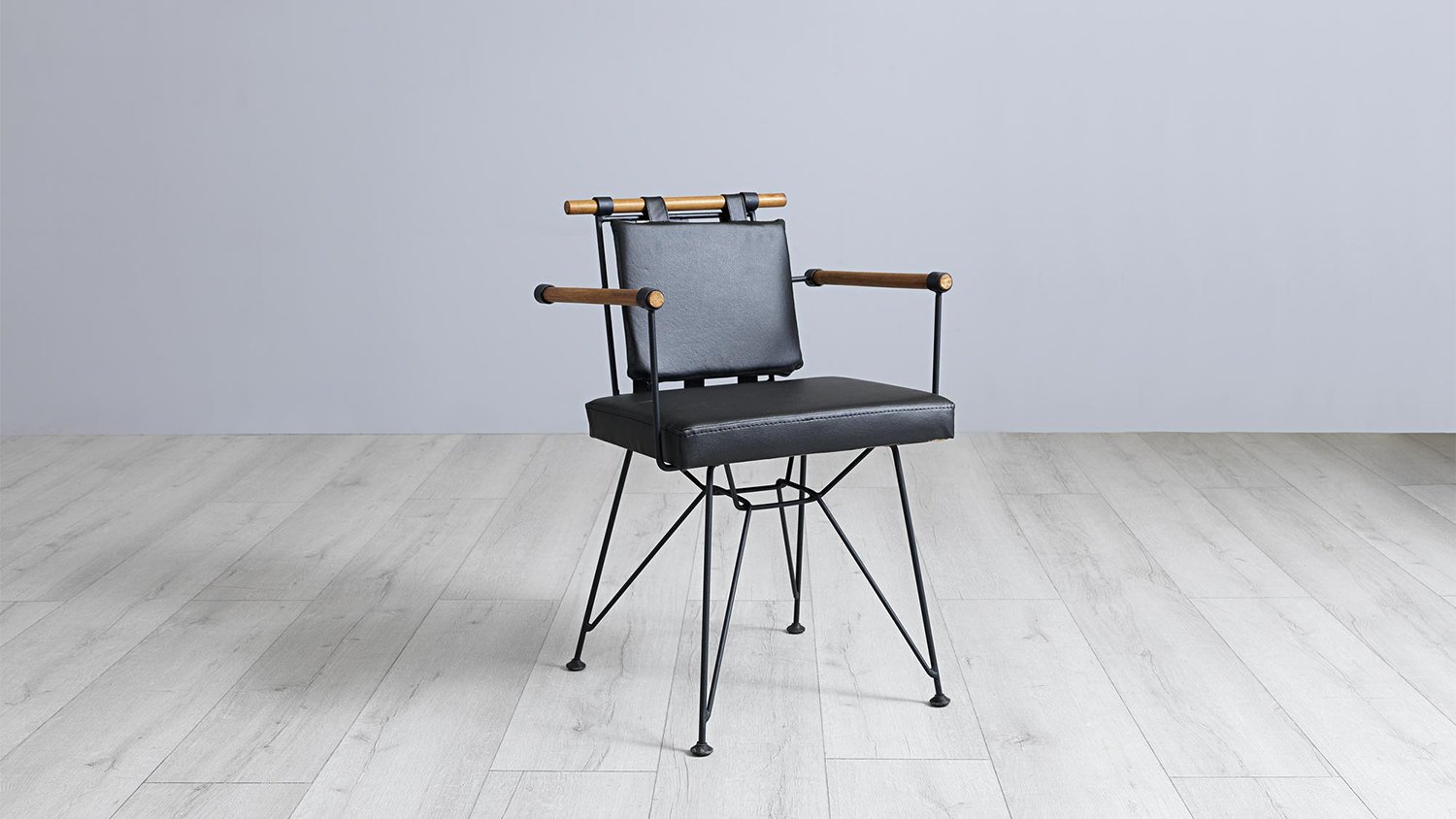 La chaise Björk à été fabriqué dans un style titalement différent de ce qui ce fait couramment, si vous voulez sortir de l'ordinair c'est le bon choix.