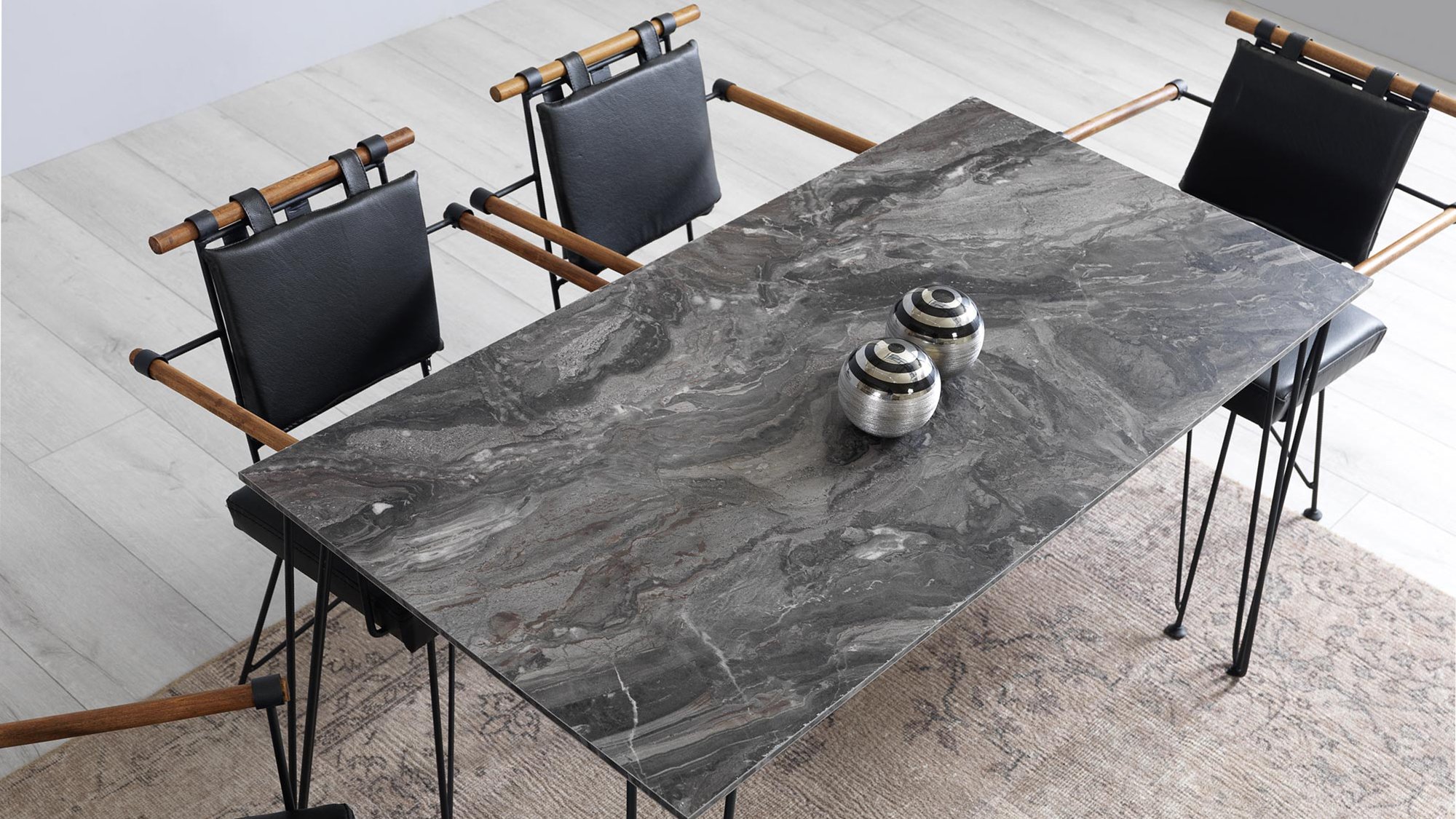 Björk - Table design, dans un style unique