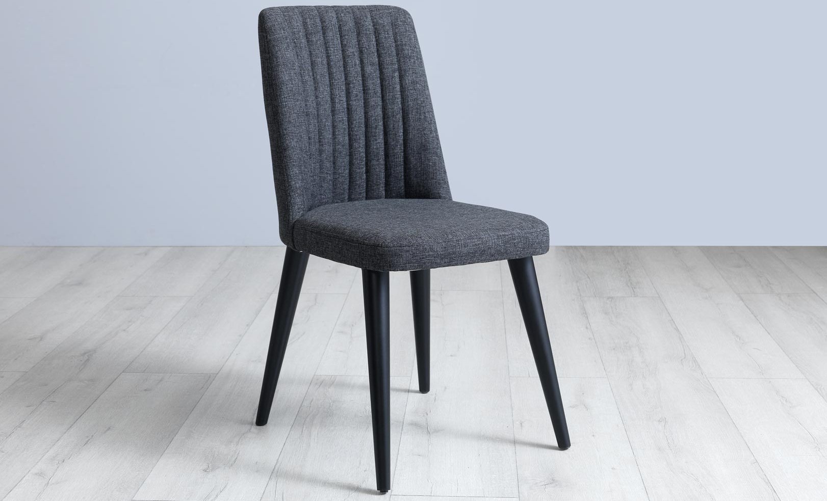 La chaise Intense, un design simple qui ce différencie dans le détail.