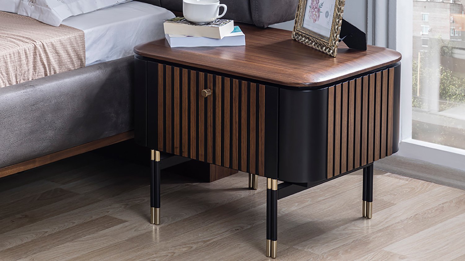 Table de nuit Arche au style industriel