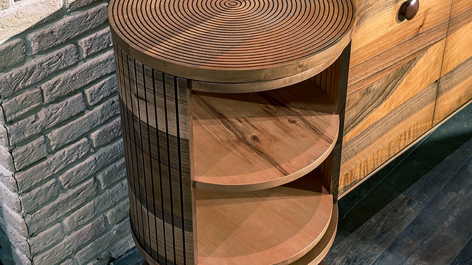 Buffet design en bois de hêtre, avec un grand espace de rangement