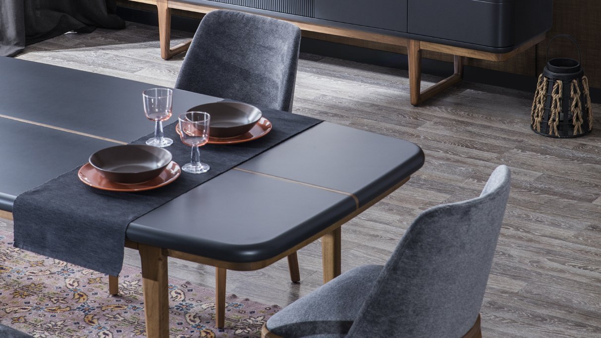 Iris, table à manger en bois