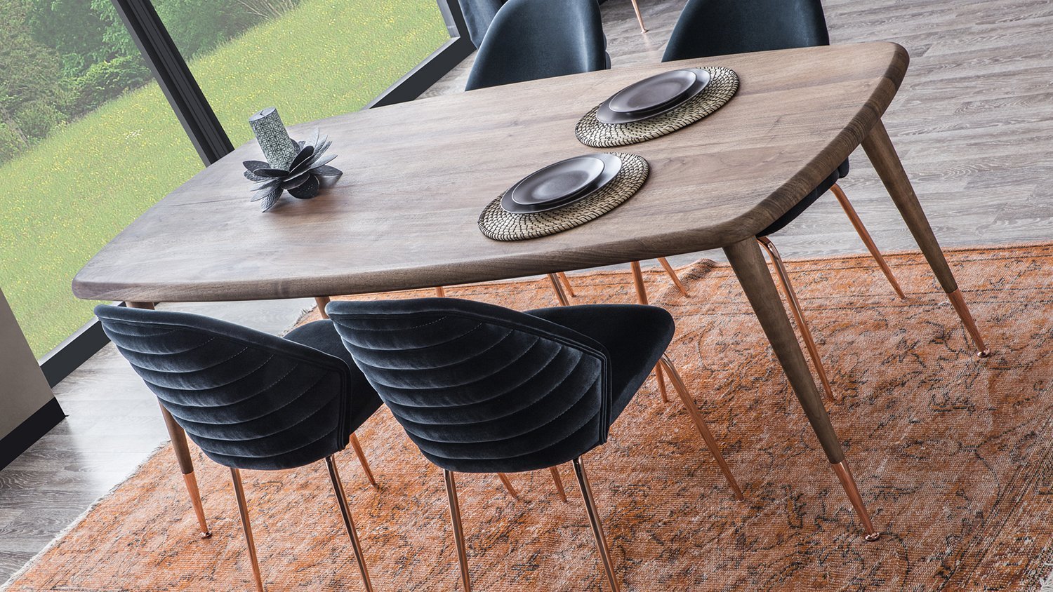 Opéra, table à manger marron en bois